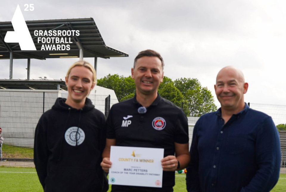 Marc Petters picks up Award