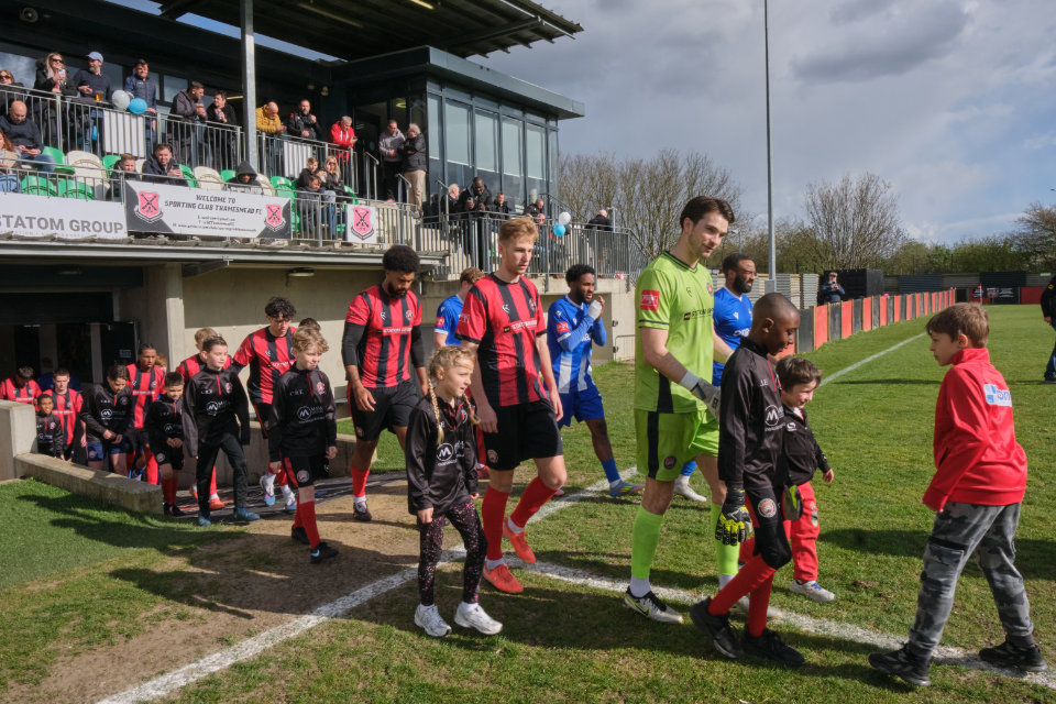Erith Town squad walk out onto the pitch