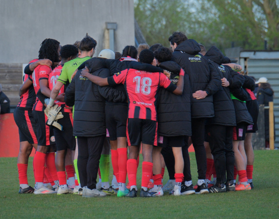 Erith Town squad huddle